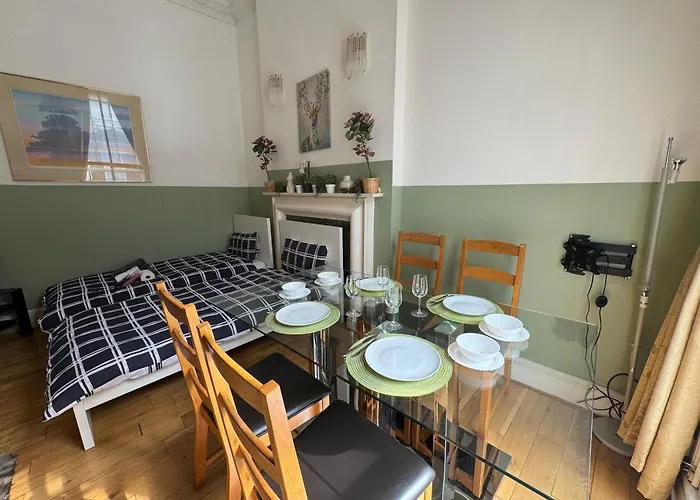 Central And Affordable Flat For 6 People In Zone 1 - Baker Street - With Breakfast Included