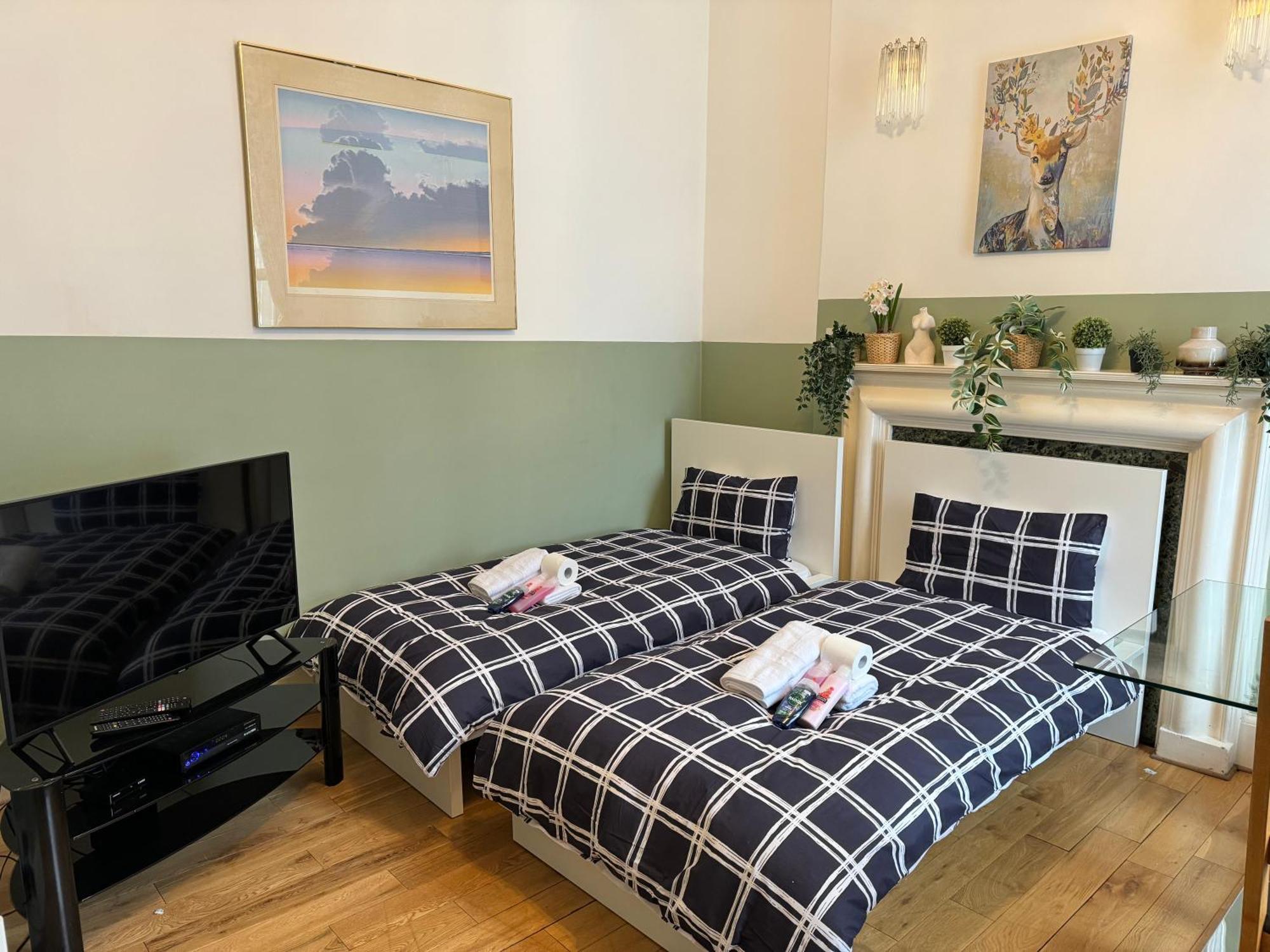 And Affordable Flat For 6 People In Zone 1 - Baker Street - With Breakfast Included * Лондон