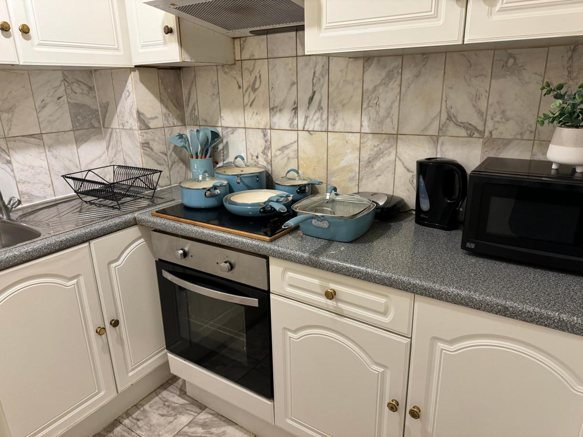 And Affordable Flat For 6 People In Zone 1 - Baker Street - With Breakfast Included Лондон