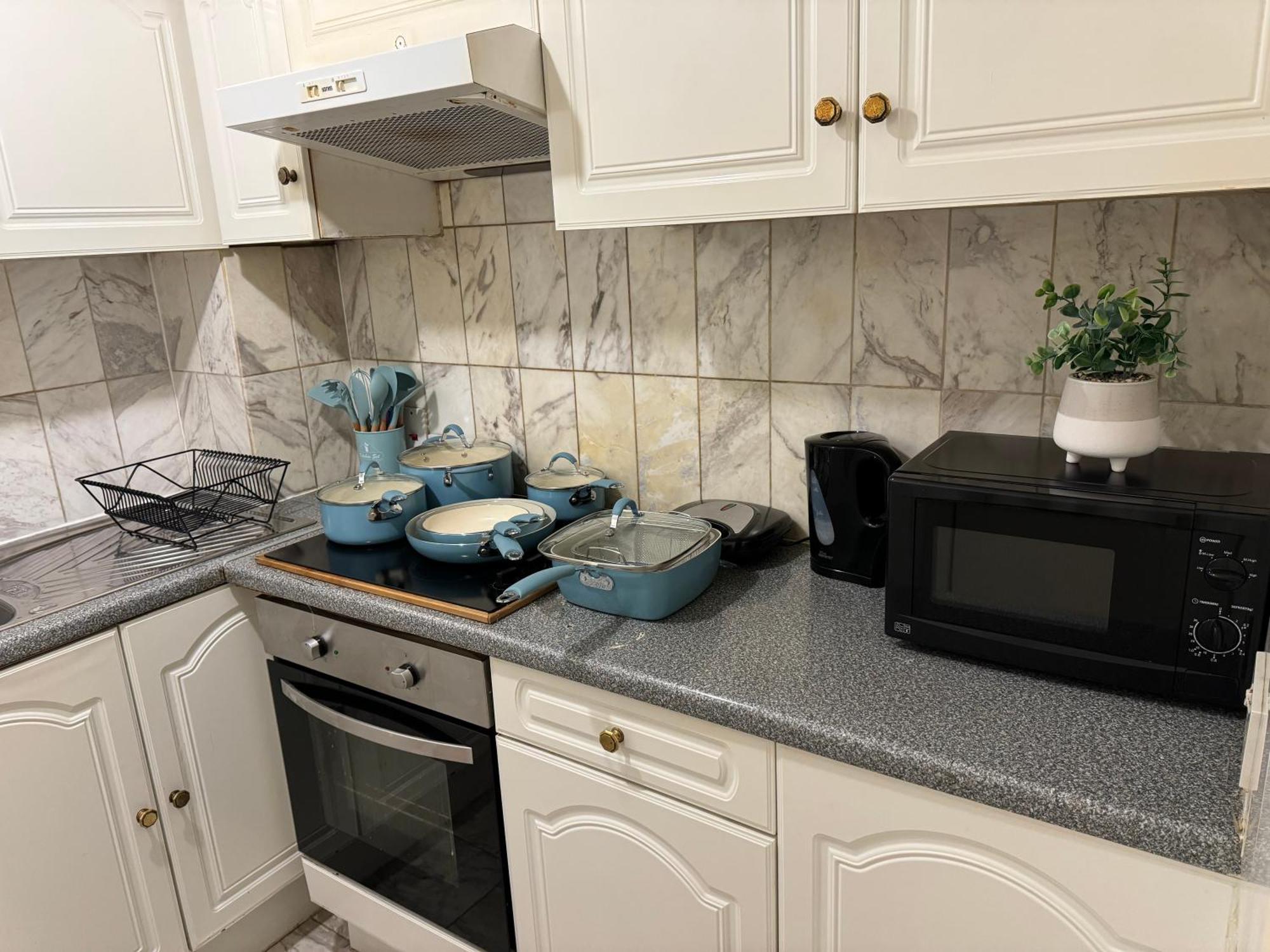 And Affordable Flat For 6 People In Zone 1 - Baker Street - With Breakfast Included Апартаменты *