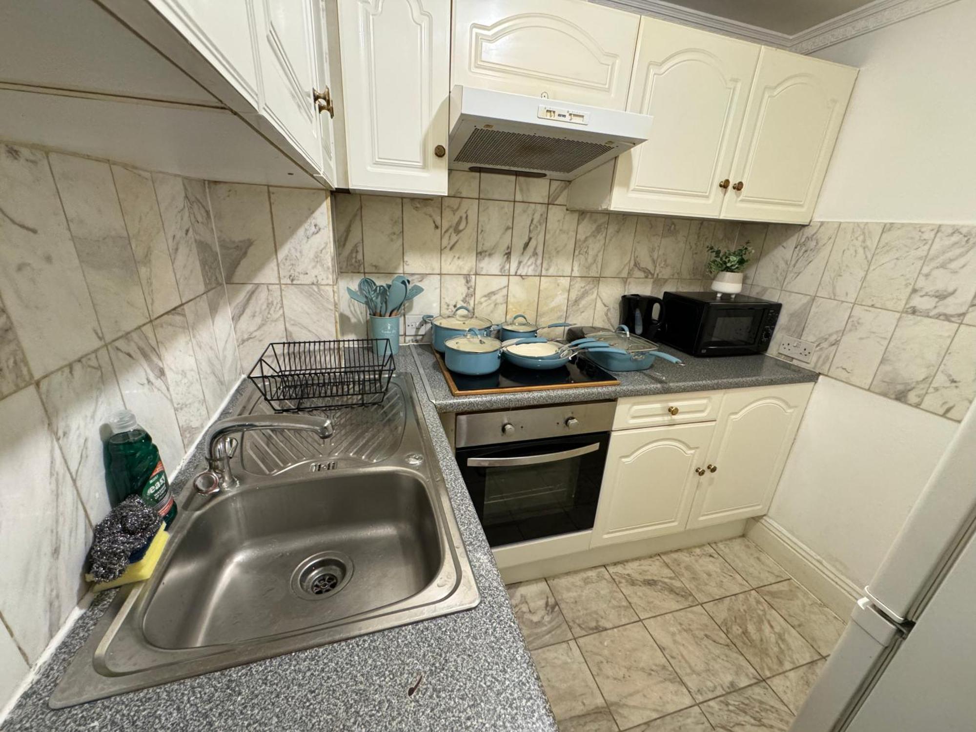 Апартаменты And Affordable Flat For 6 People In Zone 1 - Baker Street - With Breakfast Included Лондон
