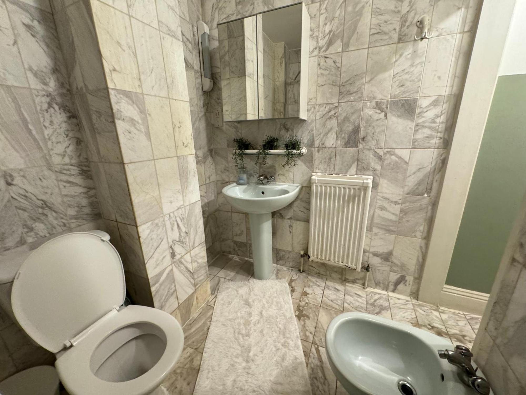 And Affordable Flat For 6 People In Zone 1 - Baker Street - With Breakfast Included Лондон