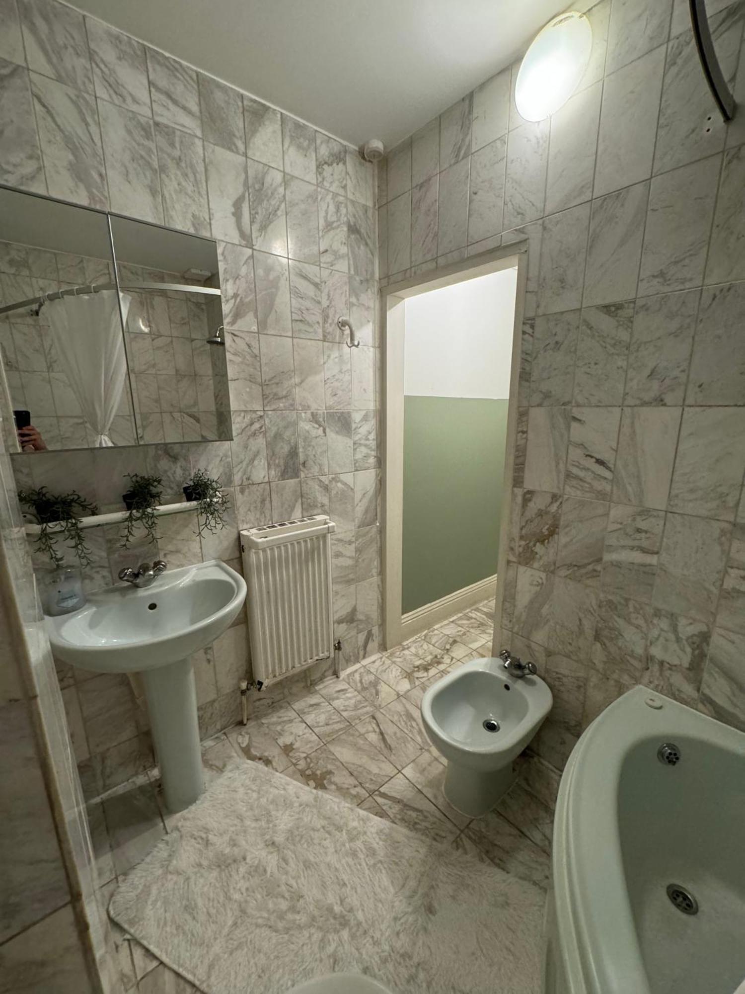 And Affordable Flat For 6 People In Zone 1 - Baker Street - With Breakfast Included Апартаменты