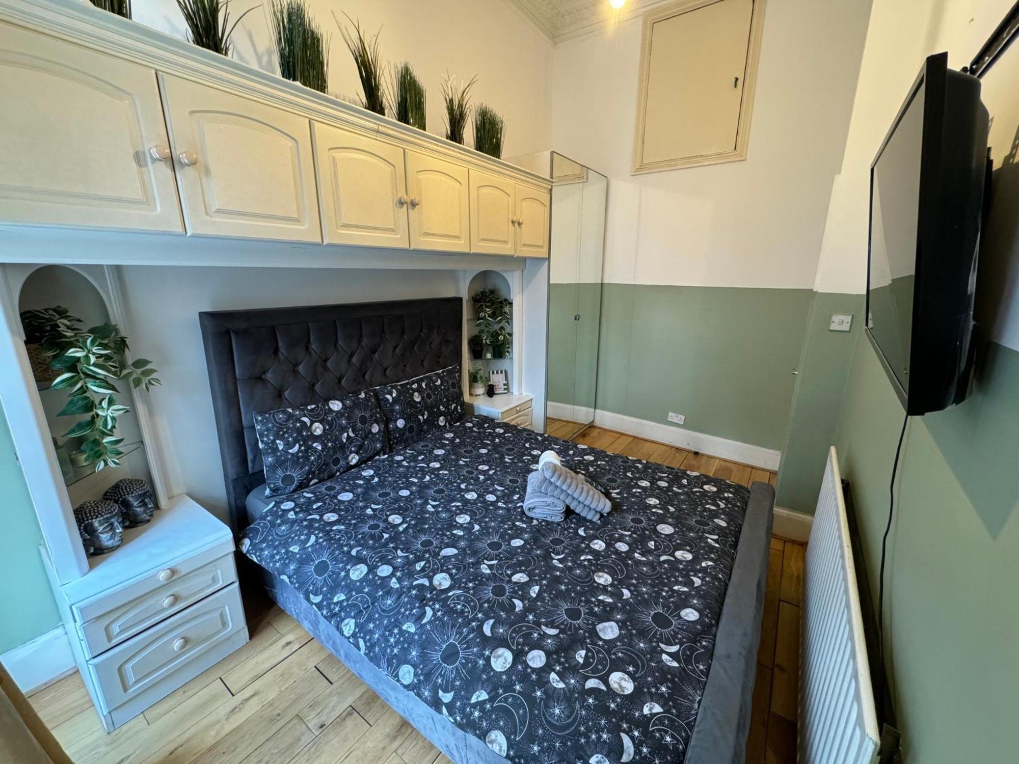 And Affordable Flat For 6 People In Zone 1 - Baker Street - With Breakfast Included Апартаменты *
