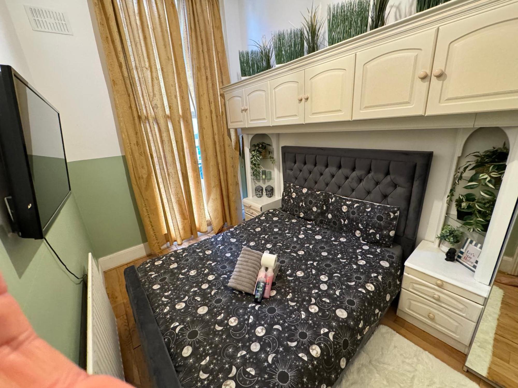 And Affordable Flat For 6 People In Zone 1 - Baker Street - With Breakfast Included * Лондон