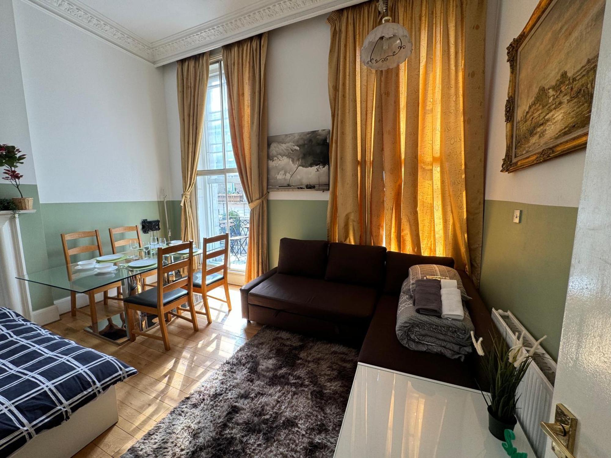 And Affordable Flat For 6 People In Zone 1 - Baker Street - With Breakfast Included Апартаменты