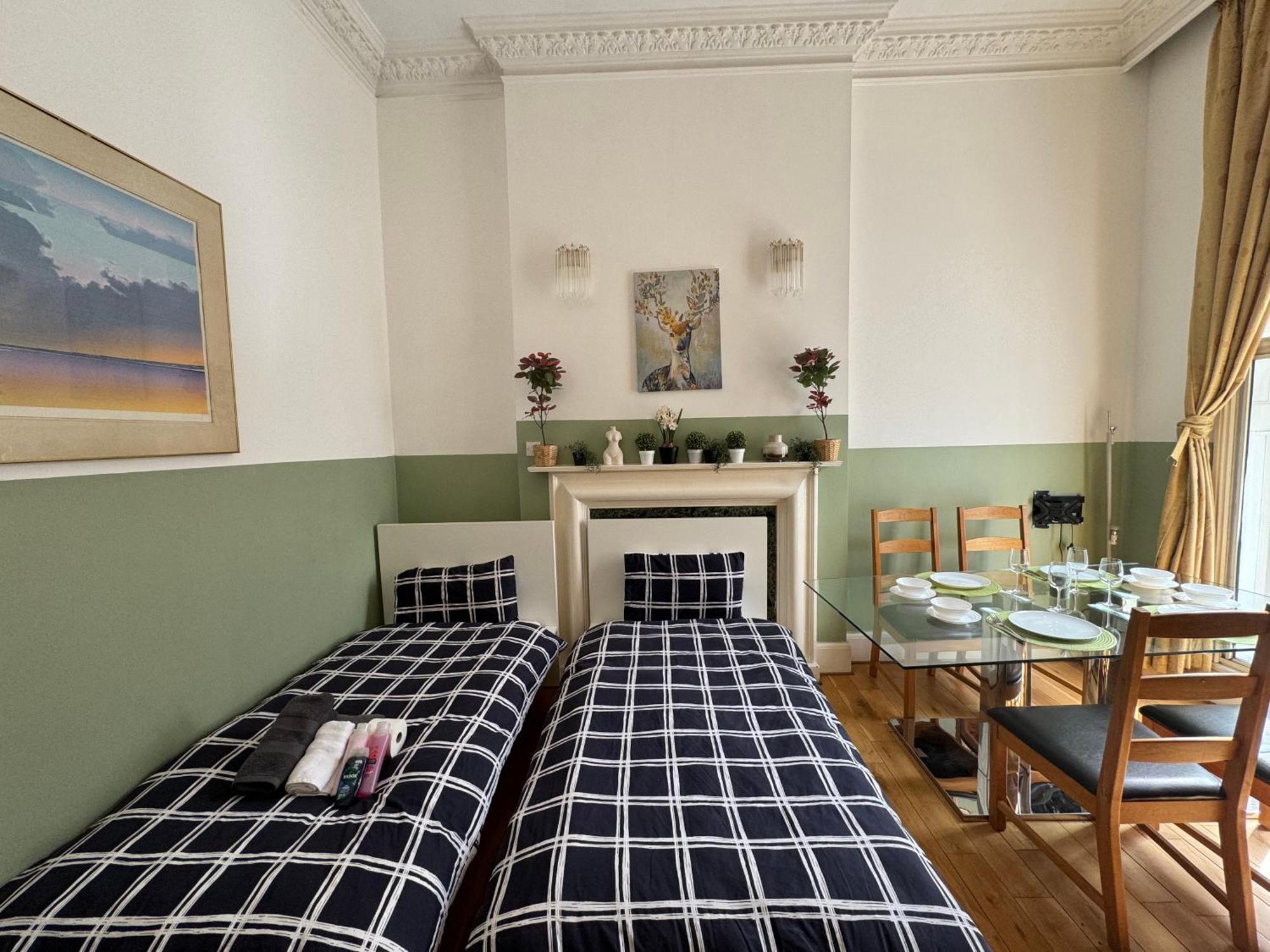 And Affordable Flat For 6 People In Zone 1 - Baker Street - With Breakfast Included * Лондон