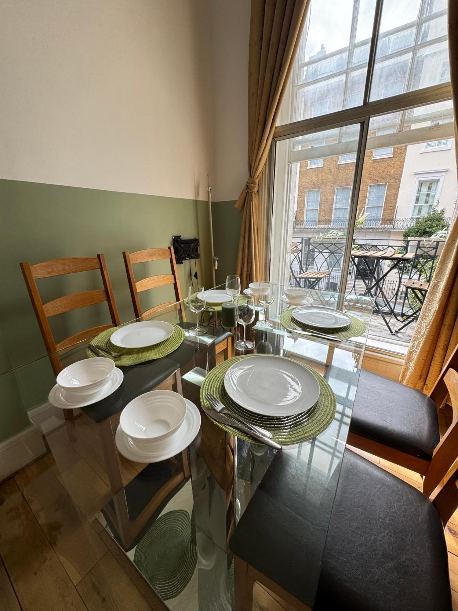 And Affordable Flat For 6 People In Zone 1 - Baker Street - With Breakfast Included Апартаменты